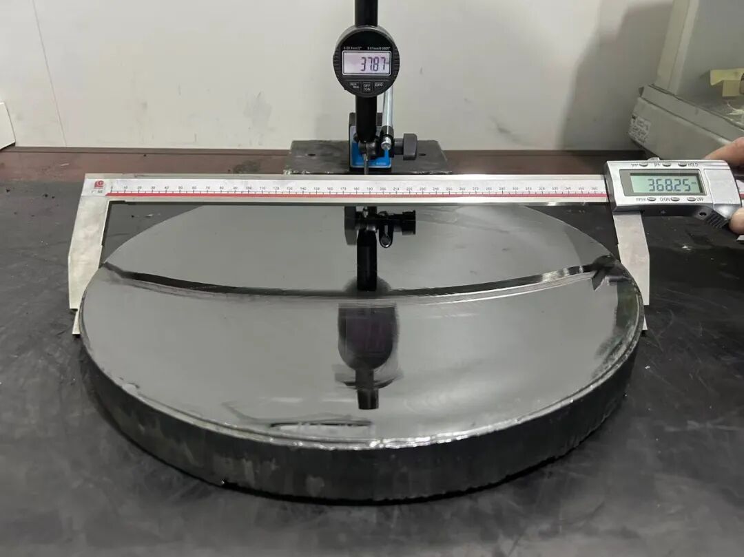 突破！国产企业官宣，成功研制14英寸碳化硅单晶材料