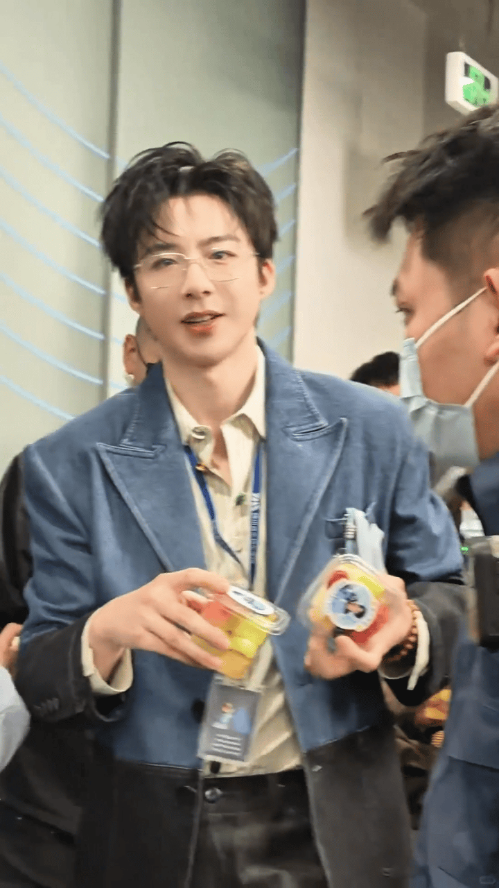 田栩宁展轩刘宇宁今天的活动生图，你们的审美是？