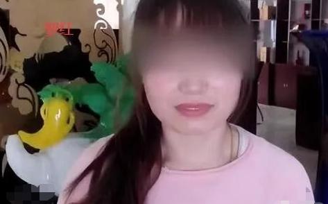 贵州毕节，一男子在外打工，家里父母怀疑儿媳出轨，便打电话叫他回来捉奸。连蹲4