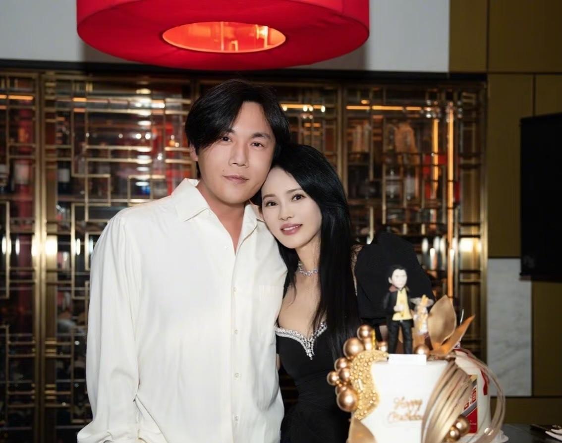 终于明白了为什么秦昊这辈子都离不开伊能静了不是因为她漂亮，也不是因为她有钱，