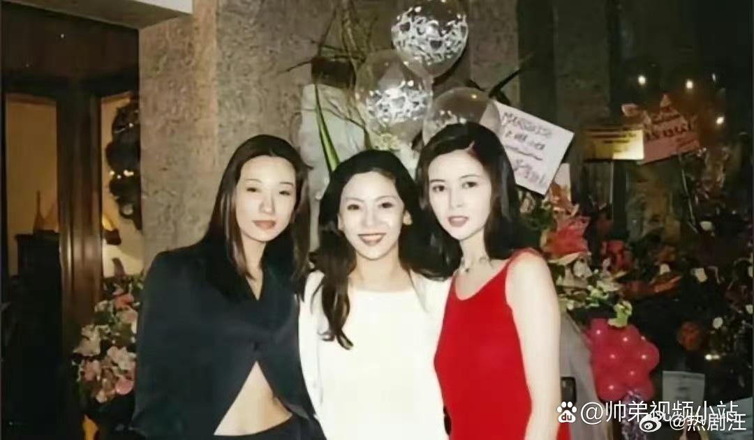 向太年轻的时候太漂亮了！跟关之琳站一块儿，颜值一点不输！