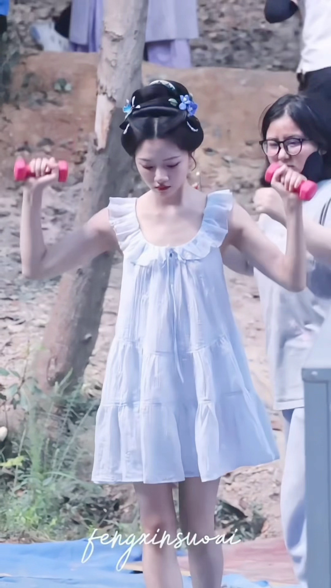 任敏新剧名场面+1！秦睿看着软萌一出手直接掰断后视镜，想跑路却呗监控拍到，喜剧