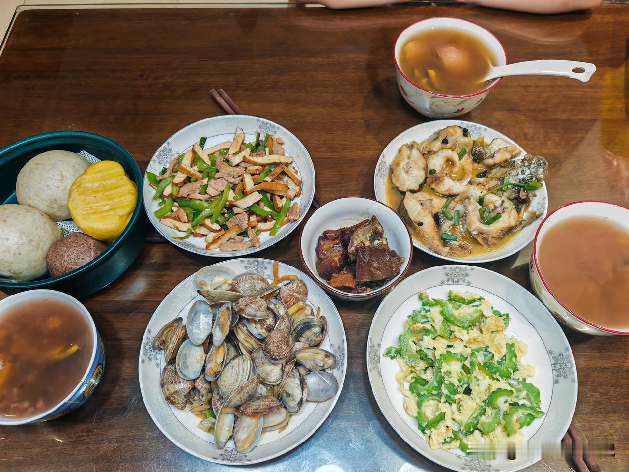 晚餐～昨天和老公在家休息，吃过午饭，我说晚饭吃啥呢？老公说：给孙子吃鱼吧，你