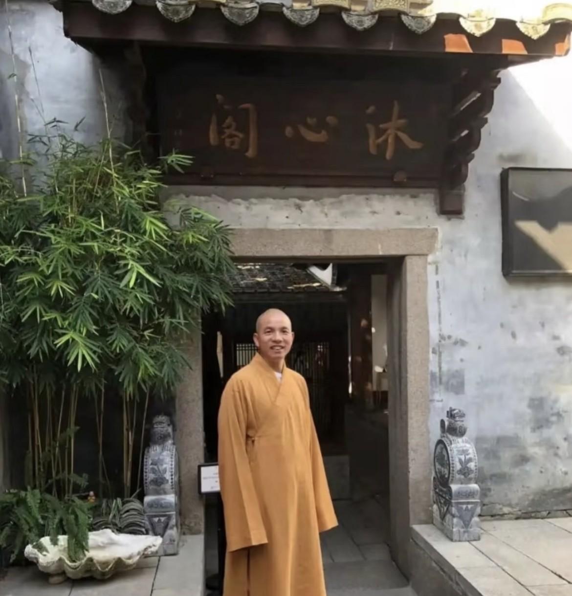 但愿印乐法师不是在作秀。印乐大师到了少林寺后，干了件打破传统的事——推行“烧香