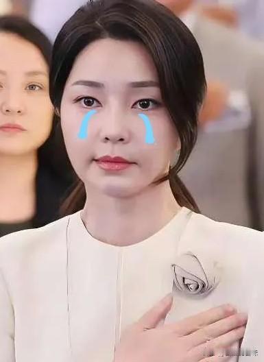 金建希做梦都没想到，自己判十五年，主犯老公尹锡悦判十年，她顶多只是贿赂帮凶而已。