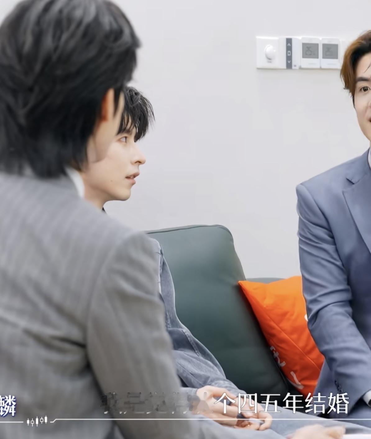 奥斯卡被问打算和孙乐言什么时候结婚，奥斯卡：“我是觉得谈个四五年结婚。”孙乐言