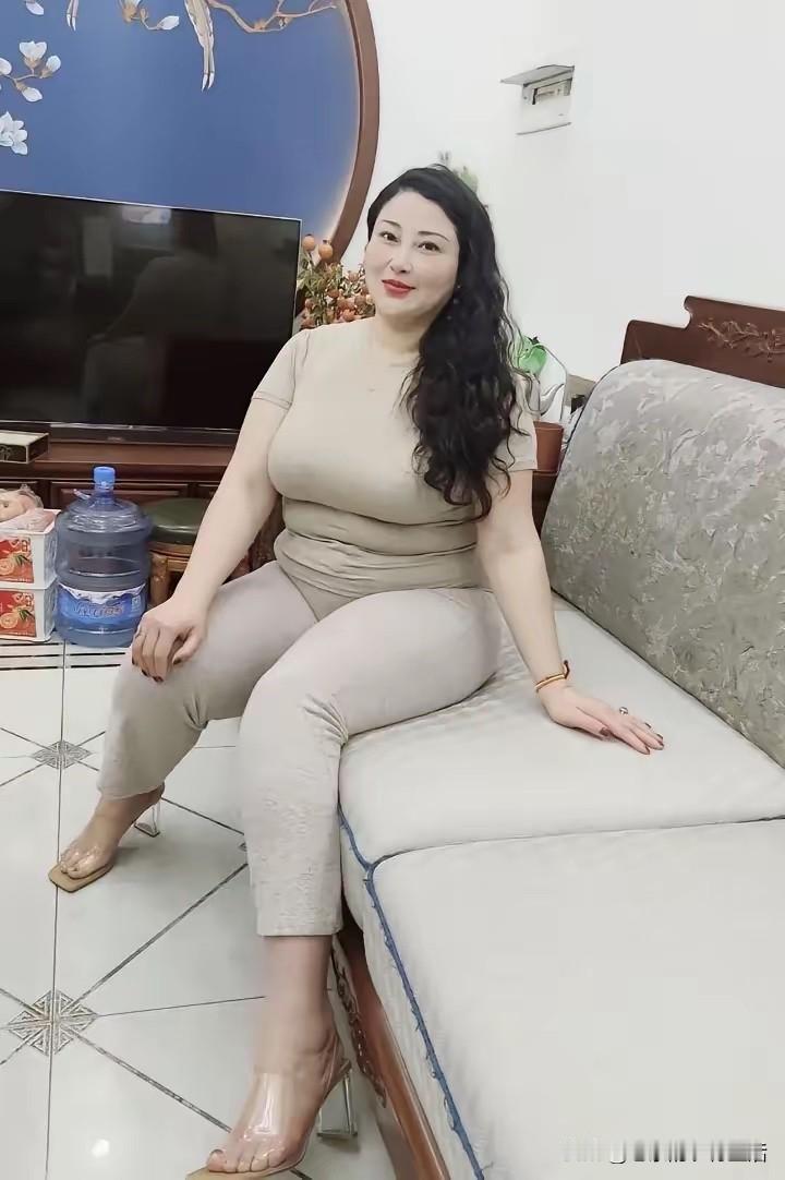 女人最好不要结婚但是要谈男朋友不然就算是白活了女人可以没有老公但不可能