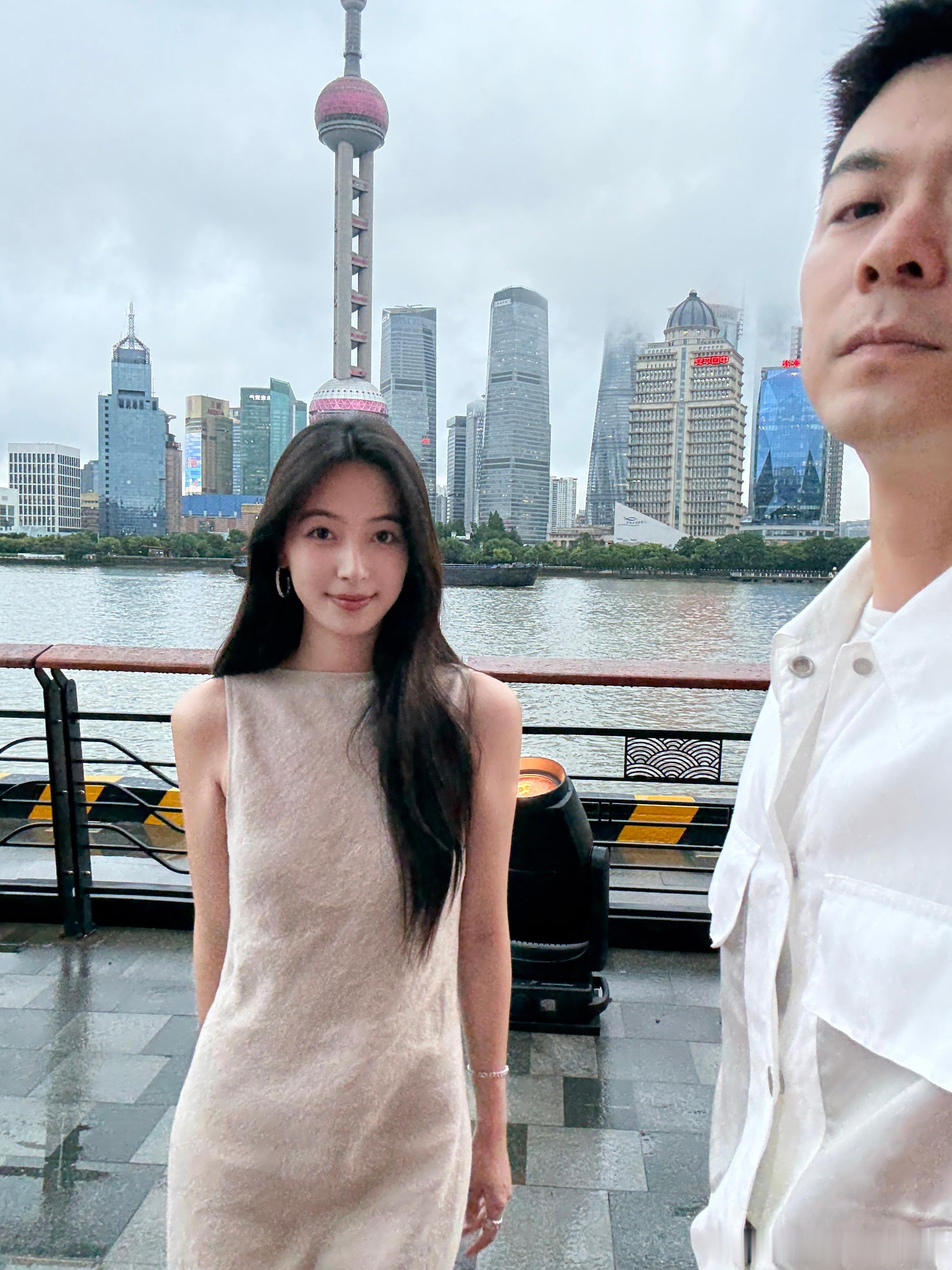 认真地化了个妆哈哈（录视频了的那种！）去看秀啦～​​​