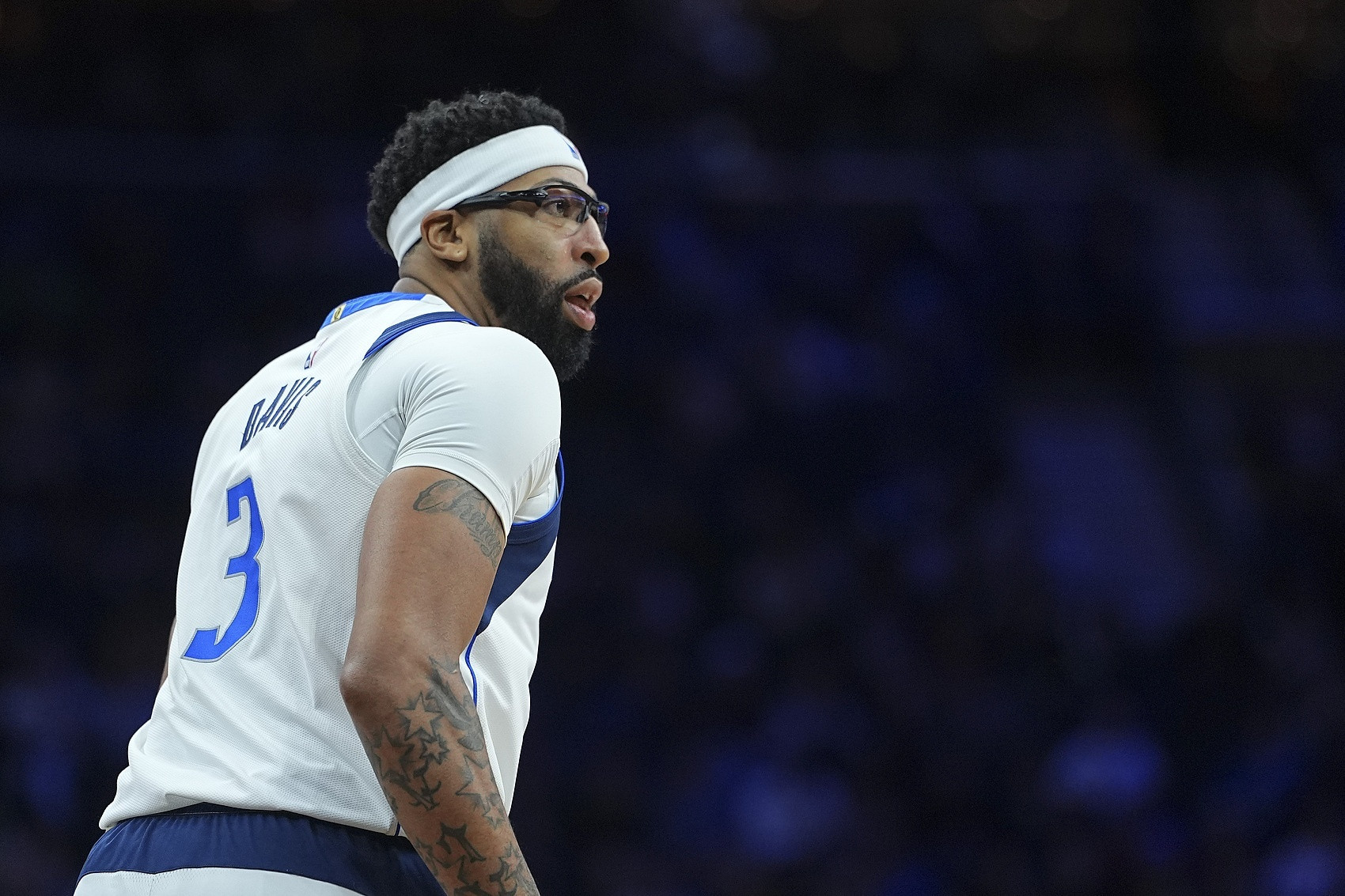 所以别谈什么狗屁忠诚！名记TimMacMahon报道，独行侠与奇才在未通知里奇