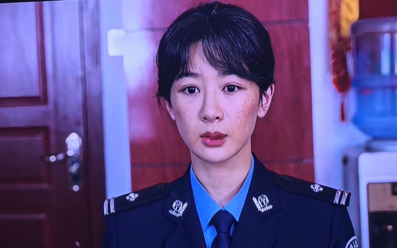 《生命树》这部剧，最炸裂的不是亲情，而是白椿对妹妹白菊那种不要命的爱。这种爱，