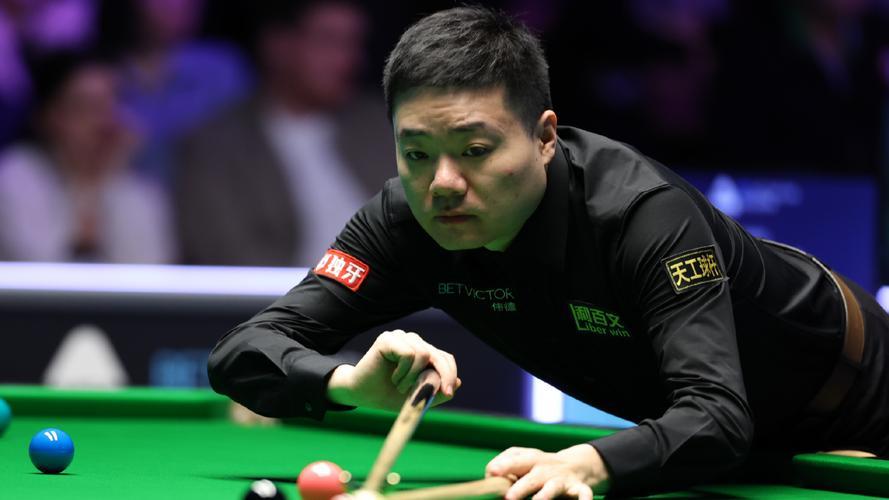 刚刚结束了一场斯诺克英国锦标赛1/8决赛，拥有3个英锦赛冠军、世界排名第8的丁俊