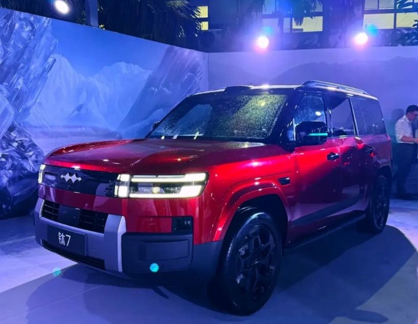 “钛7”，这台名字在粤语地区是骂人的车，终于公布售价，17.98万起售。信我，