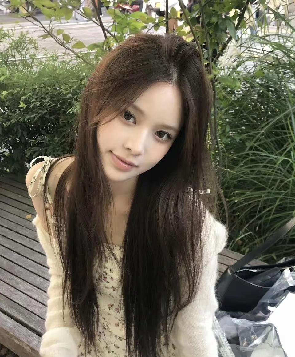 女神穿碎花好美💐。izna