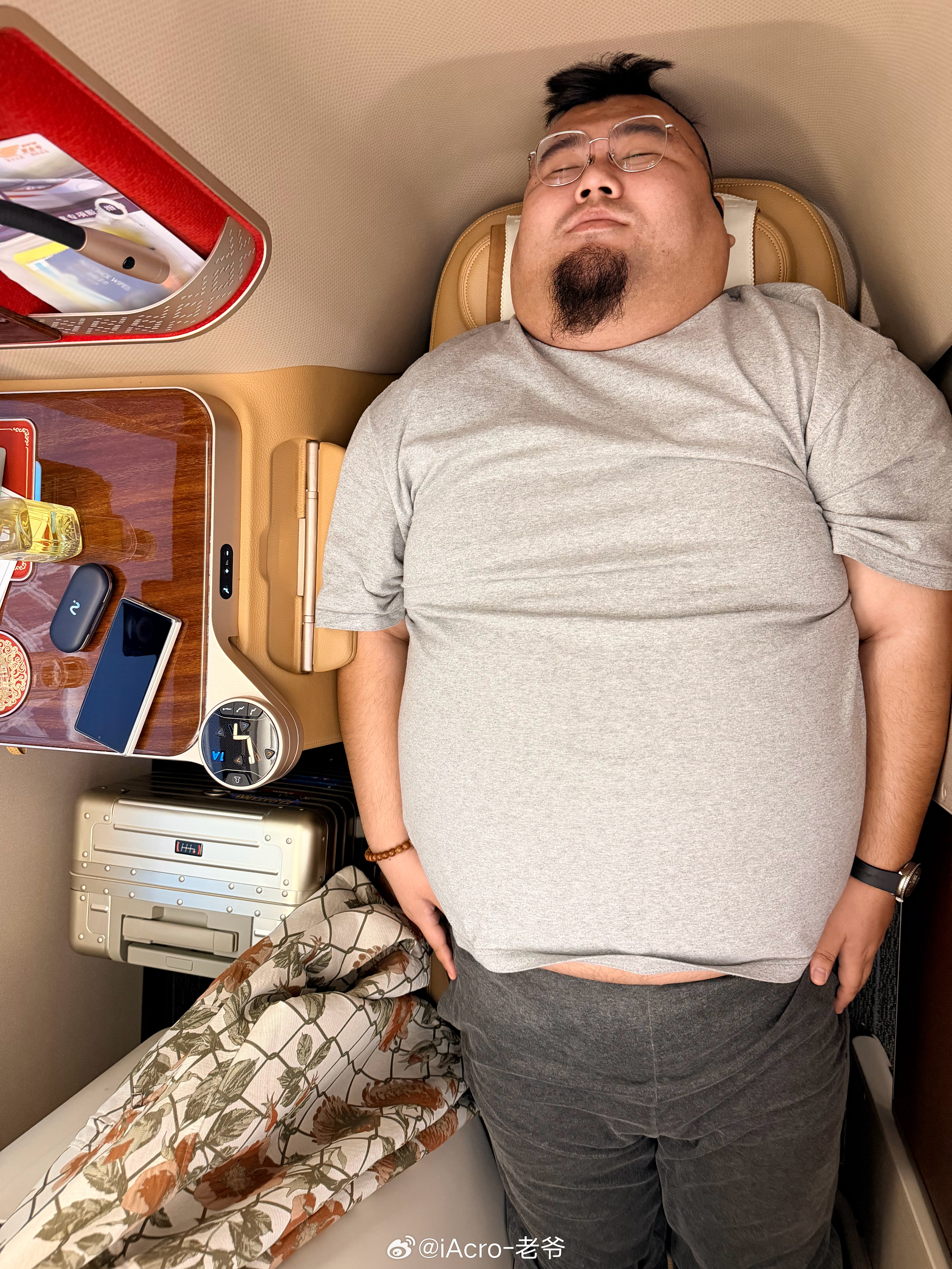 把商务座坐成了告别厅……也只有你了兄弟！你只适合货柜和集装箱