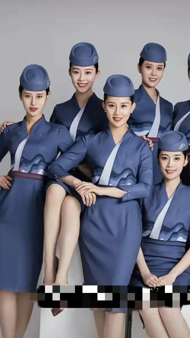 网友调侃山东航空空姐新工作服像尼姑，我们说像吗？