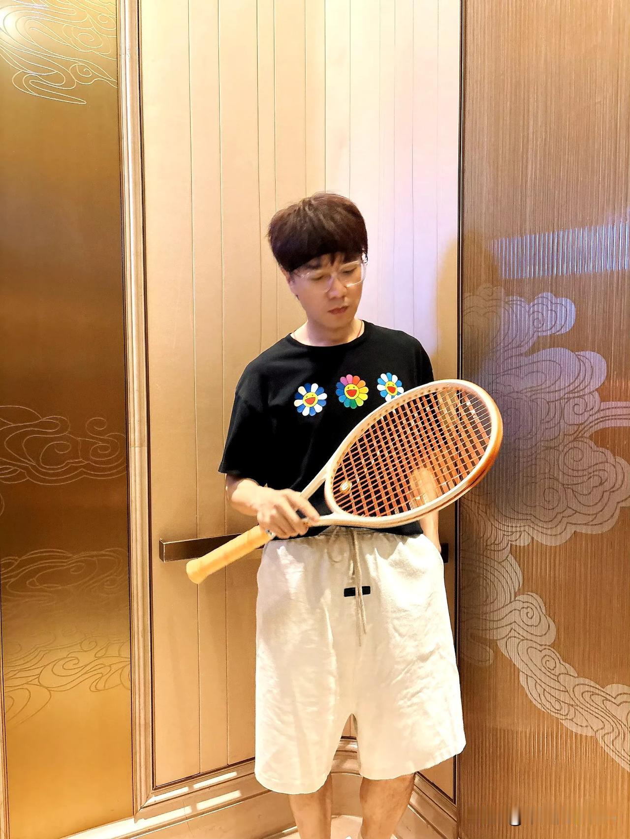 王铮亮是常驻音综《天赐的声音》了吗？我怎么感觉每一期都有小亮哥，而且他唱的每一首