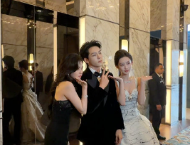 躲C后续太惊喜！三人高清合照男帅女美，状态自然又能打，背后是曾舜晞慌张躲C、两位