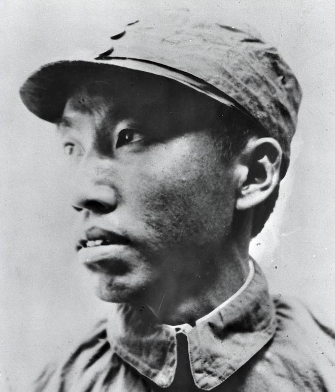 左权将军壮烈牺牲，继任人选引发讨论，彭德怀提出三人名单，毛泽东为何断言这位同志最