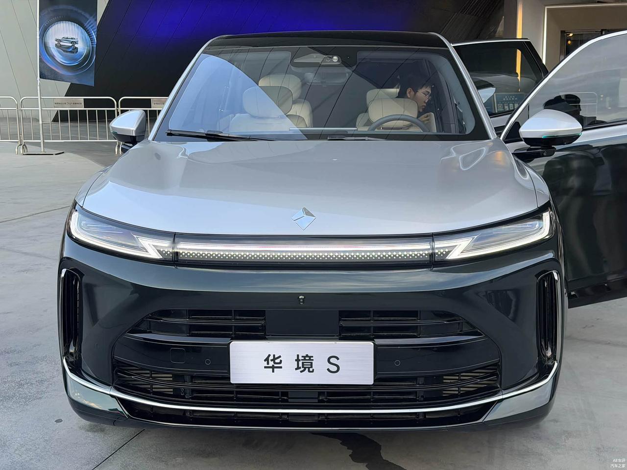 车市炸了！“五菱神车”又“放卫星”，五菱+华为甩出王炸，华境S直接改写规则！