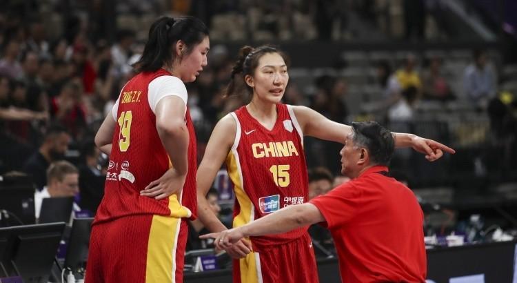 中国女篮二队90-81战胜尤文图特！杨舒予全队最高25分，不愧是李梦接班人，主帅