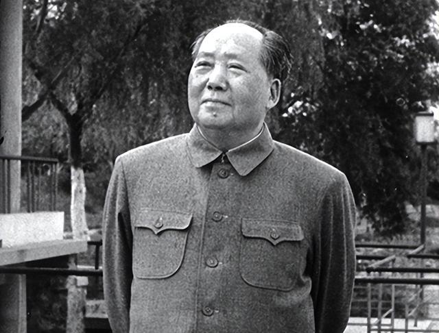 建国后，毛主席是否生活的艰苦，一直是外界猜测的事情，有人说毛主席一生简朴，衣服上
