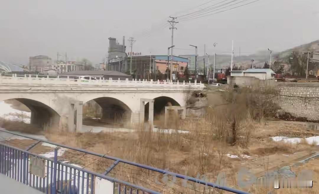 1月8日山西吕梁中阳县北街小学教师酒后坠亡，拖至2月3日才公之于众，这捂盖子的操