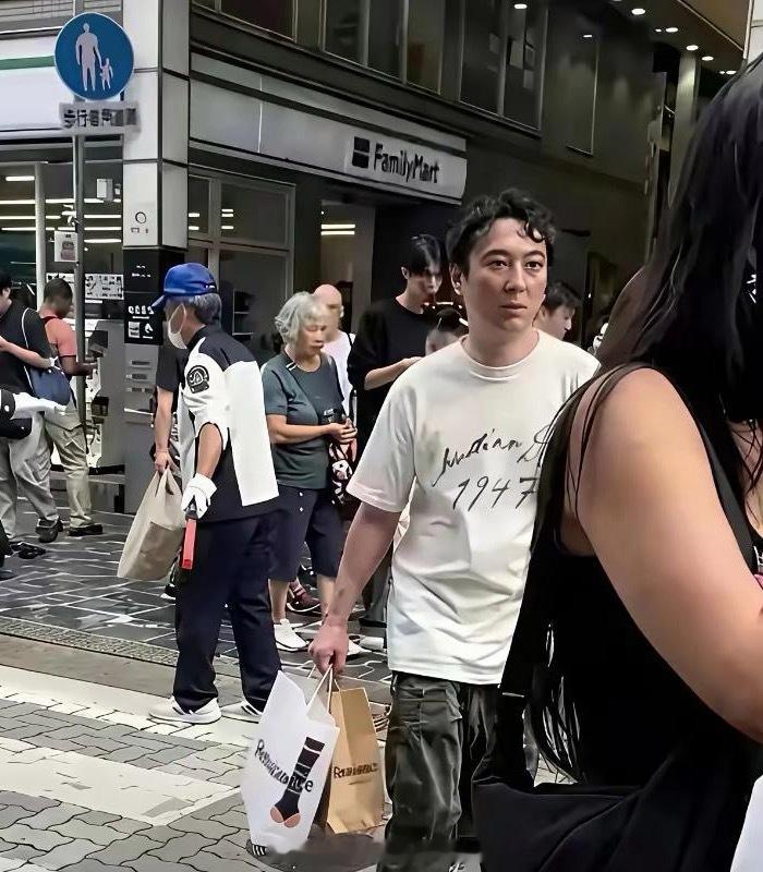 王思聪现在已经落魄成这样了，网友辣评：像被扣掉电池的玩具熊