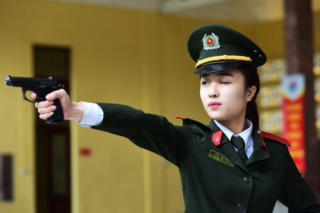 越南公安的三大佩枪之一，K54K59捷克cz83CZ83手枪是Cze