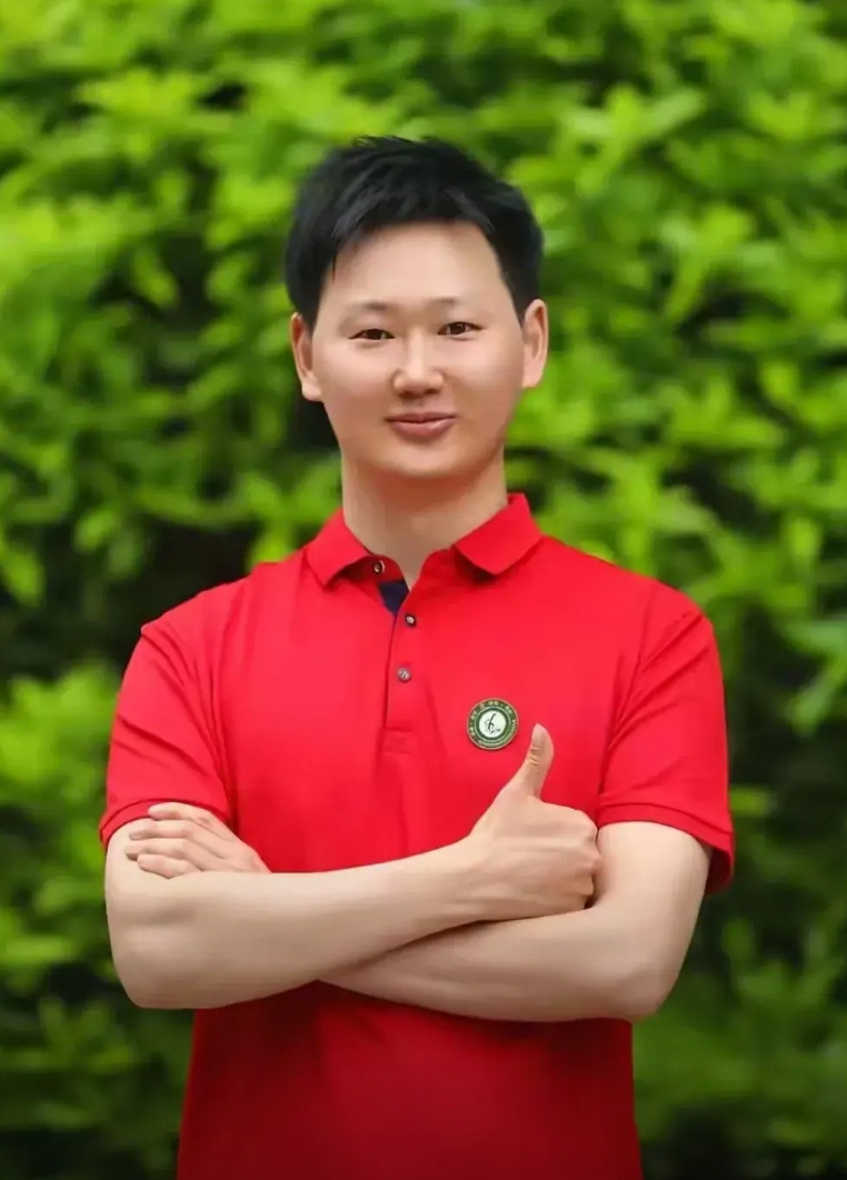 高中老师杨李怡，与全班学生打赌，如果自己高考成绩过不了640分，他请班级所有同学