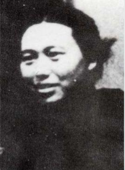 1934年，17岁的女红军李开芬被当做特务，拉到刑场上枪毙。就在这危急时刻，政治