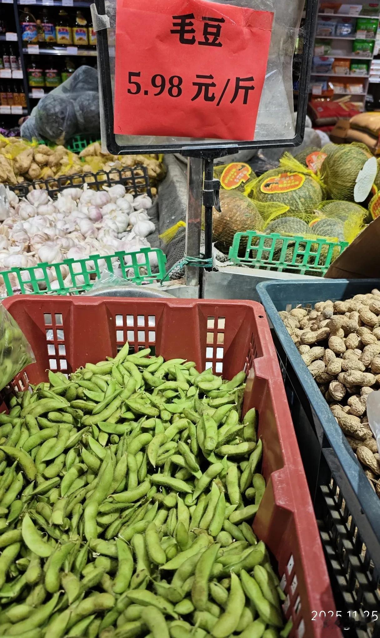 今天我休假了一天，送完孩子上学后，我心血来潮，决定去一家比较远的超市逛逛，