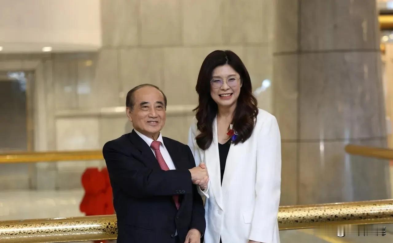 高雄民调出炉，郑丽文目标有望实现，柯志恩声量逆势翻转，背后是王金平在出力吗？