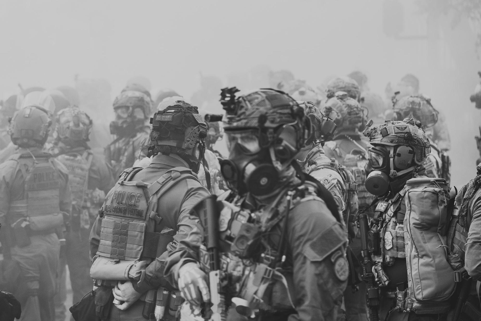 美国内战即将在洛杉矶爆发？特朗普把国民警卫队派往洛杉矶，喊着要解放洛杉矶~~美军