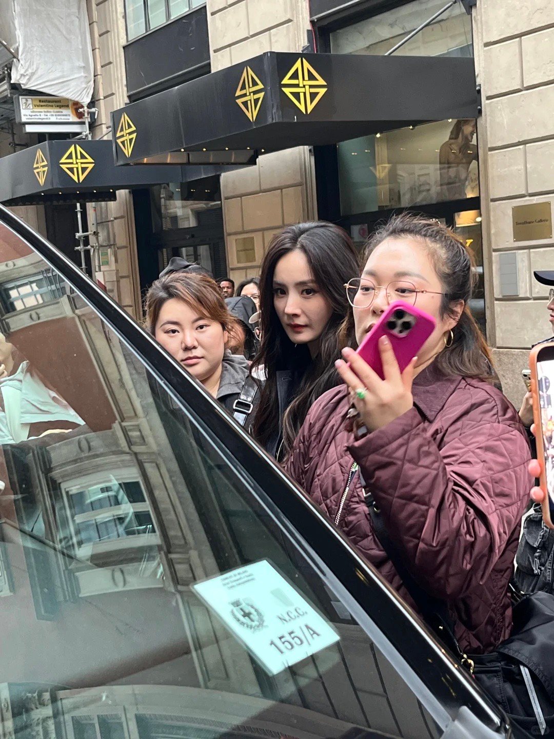 杨幂网友米兰偶遇杨幂，好漂亮～