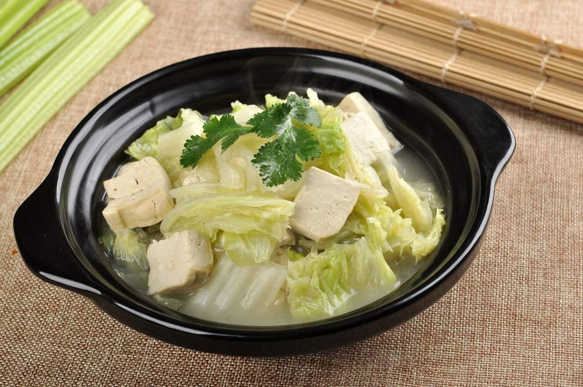 养生先养骨！建议50岁后要多吃这6道高钙菜，腿脚有劲精力充沛步入50岁，身体这