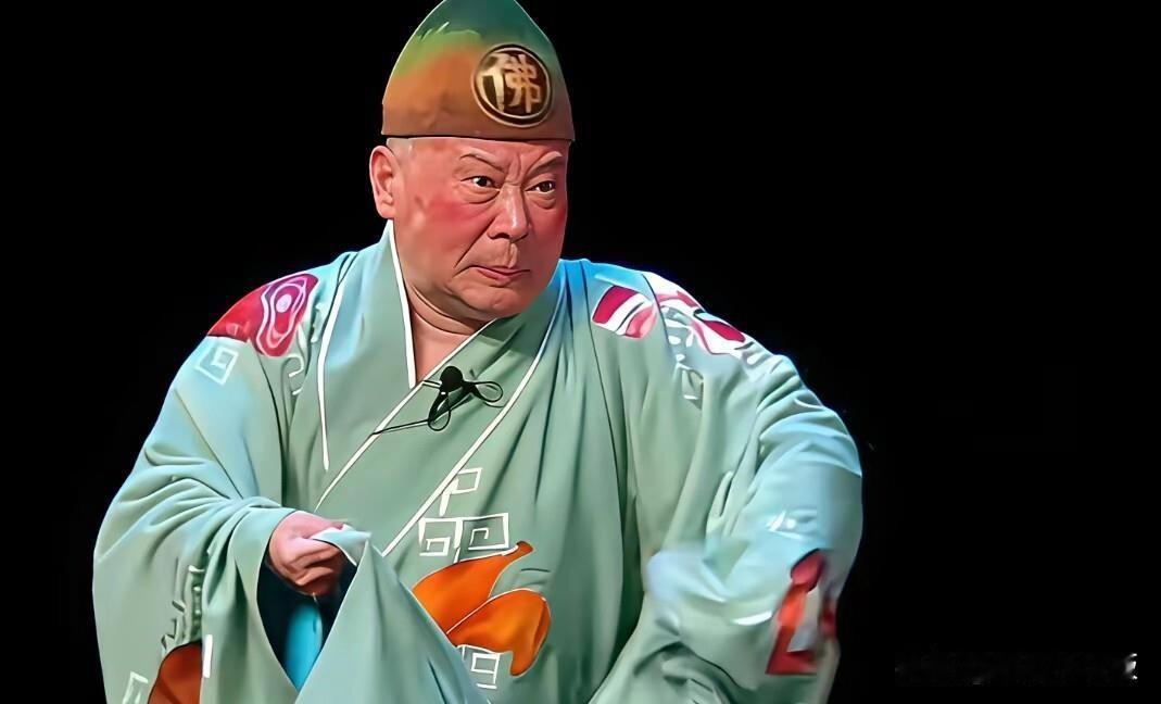 德云社演员透露郭德纲现状，他给所有人提了一个醒——兜里有粮心里不慌！郭德纲何