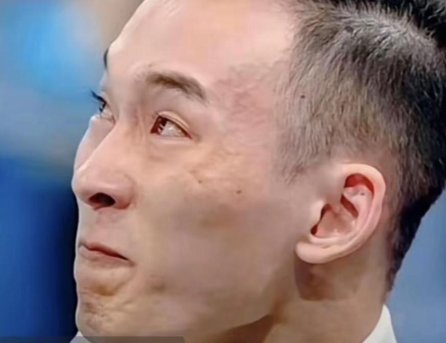恭喜，中国体操男团，获得金牌。记住这四个名字：邹敬园、张博恒、兰星宇、孙炜