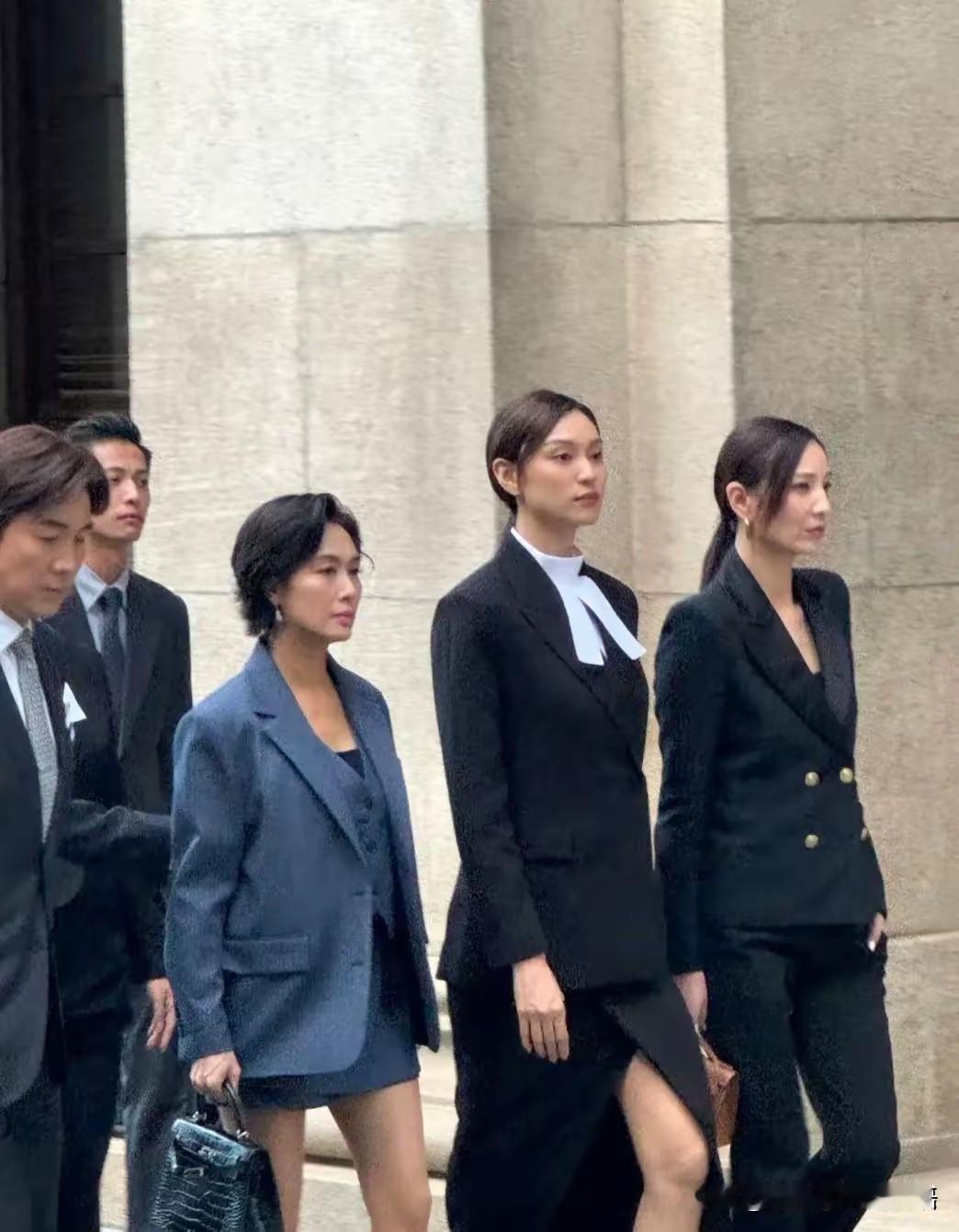 老天是公平的，给了你盛世美颜，就不可能再给大长腿了。