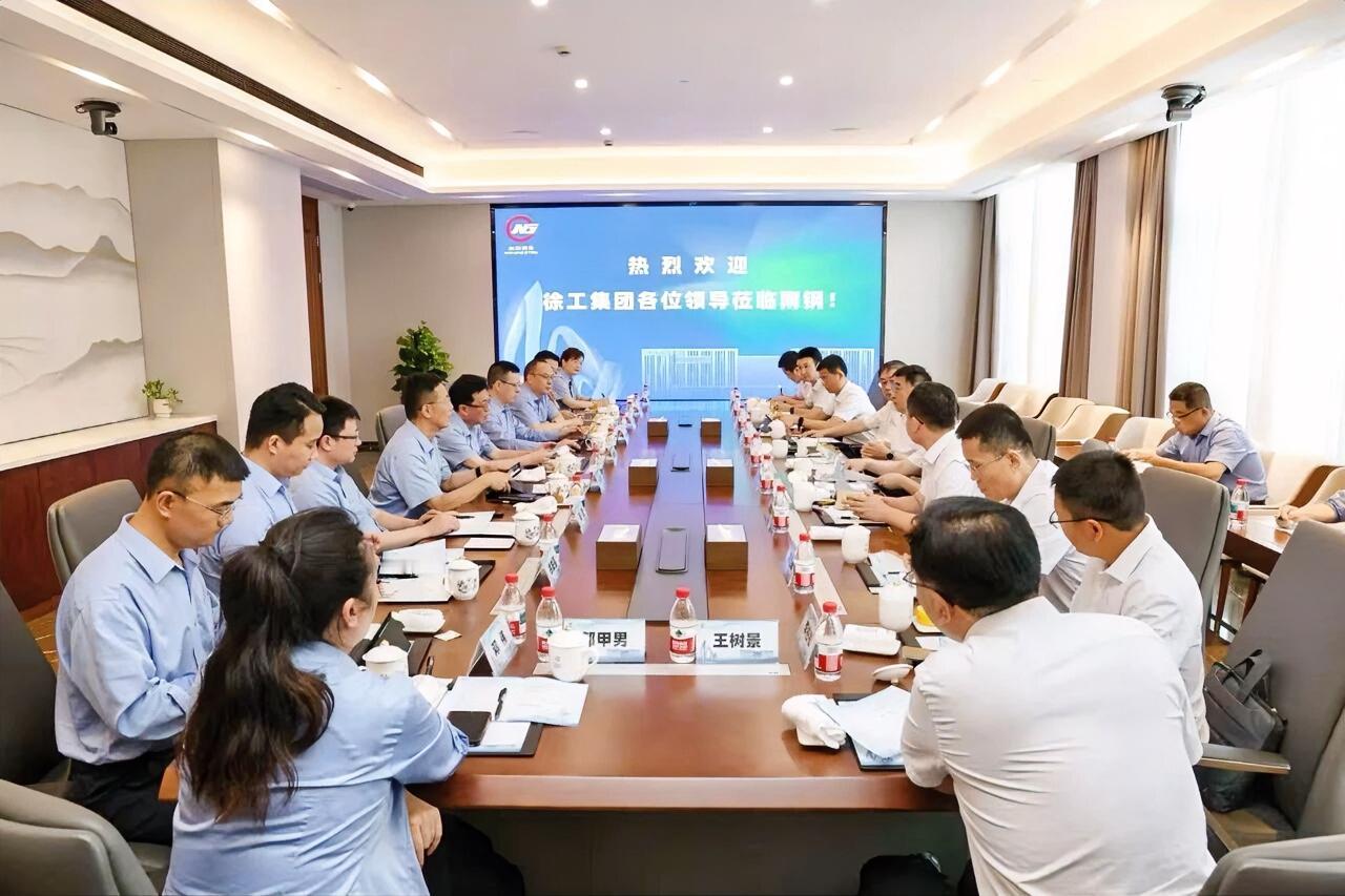 8月19日，徐工集团、徐工机械董事长、党委书记杨东升带队拜访南京钢铁集团。双方就