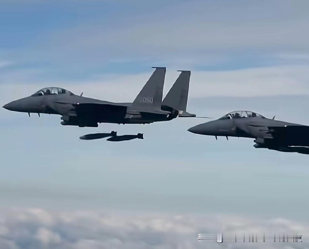 掐指算下美国打击伊朗的时间点：一、特朗普的一念之间。今天，特朗普正在因为法院关