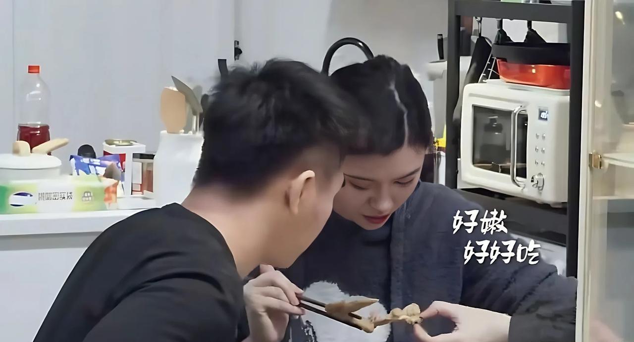 何猷君不装了原来他并不是表面上看起来那么老实清心寡欲证据在这录节目时他居然