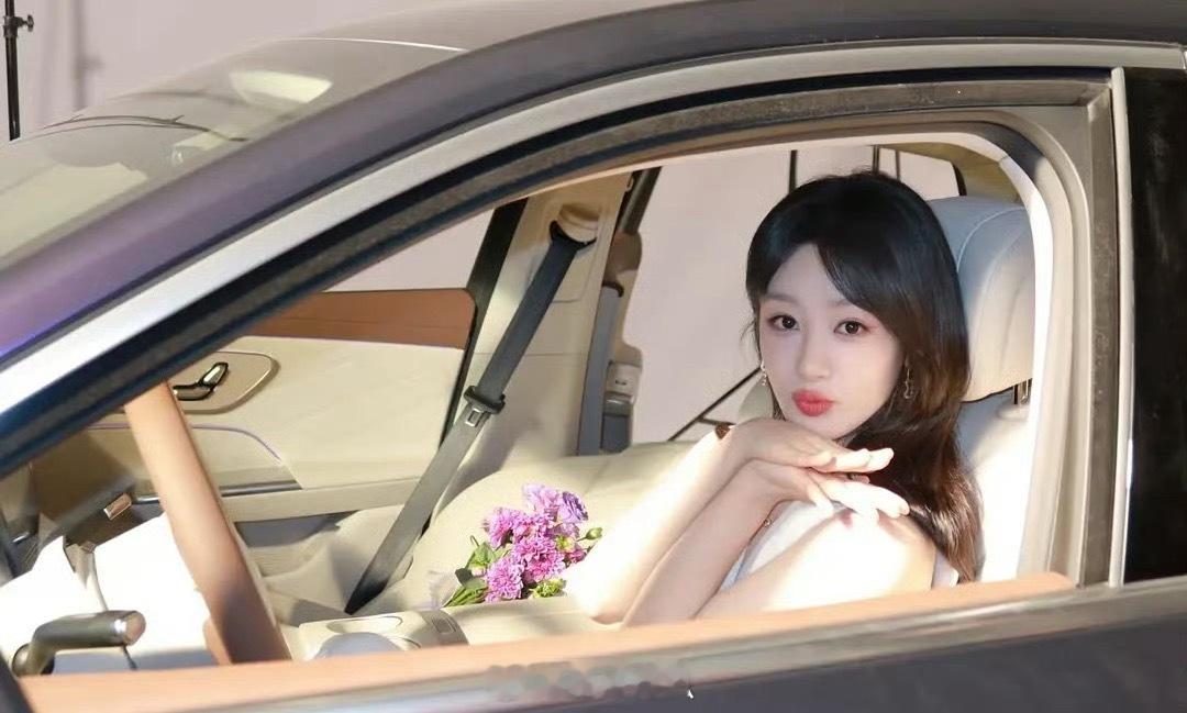 杨紫迪丽热巴的生图对比来了糟了的感觉有一个人的状态直接秒了​​​