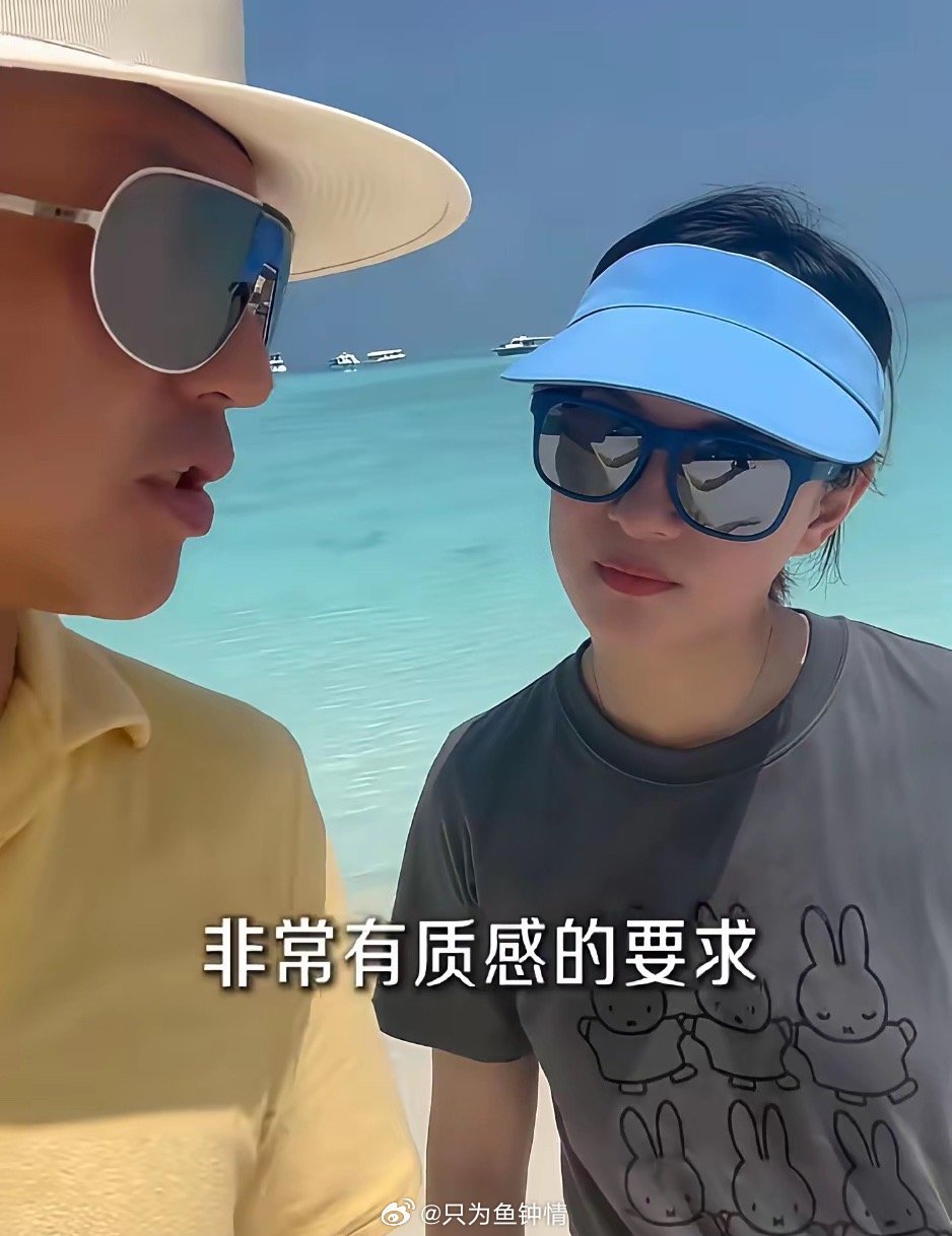 2月28日，邓超在海边向孙俪借粉丝，让孙俪可以任意提出一个要求，孙俪想也没想就说