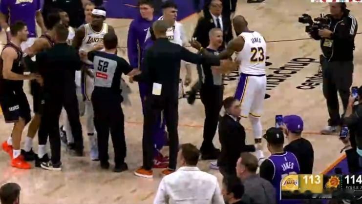 湖人116比114战胜太阳！最后场面差点失控！比赛一波三折！狄龙最后12秒命中三