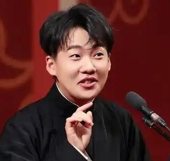 郭麒麟，本名郭奇林，1996年2月8日出生于天津，相声、影视双栖演员，师父是于谦