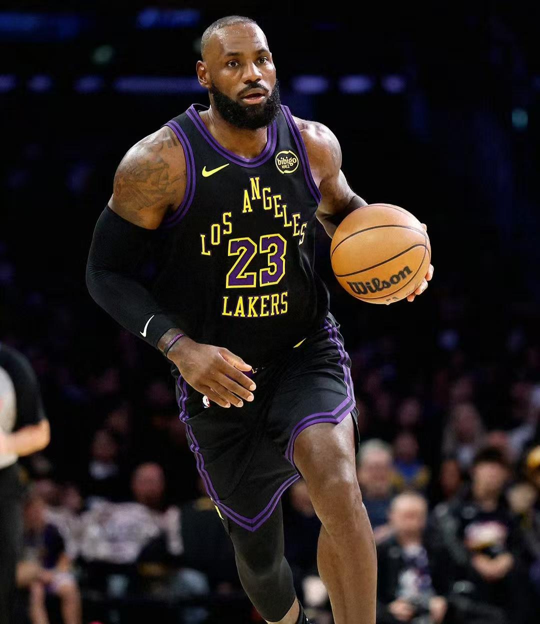 高效两双，“喂饱”全队，詹姆斯首秀强势回归。湖人战爵士，詹姆斯复出；虽然久疏战