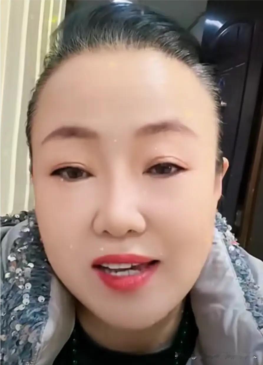 同样是东北出来的演员，你看孙立荣咋说：“明星算个狗屁，你们不捧我们，我们都得饿死