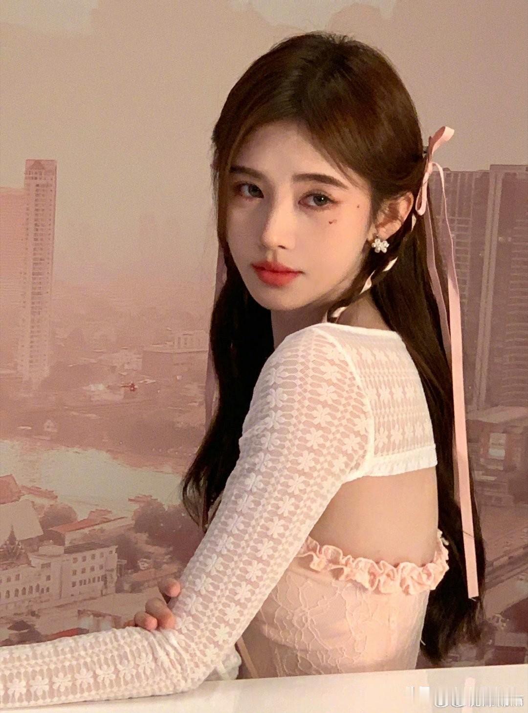 鞠婧祎的瓜吃完了大概就是这几点真实天要下雨，鞠婧祎要走，丝芭不放人。丝芭隐