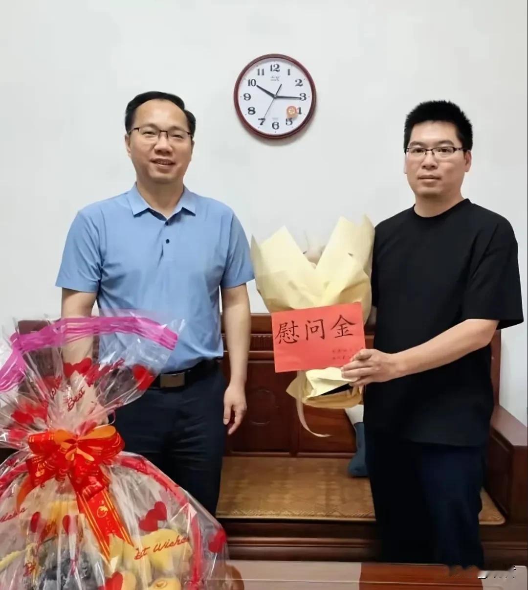 已申请见义勇为！广州韶关的钟威，受嘉奖了，县书记亲自颁慰问金，钟威说，自己回头看
