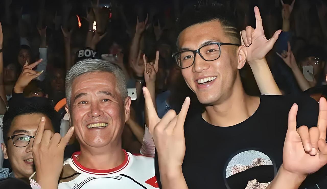 郭艾伦手中的黄牌哪里来的？必须“严查”当场“主裁判”四哥刘晓光。